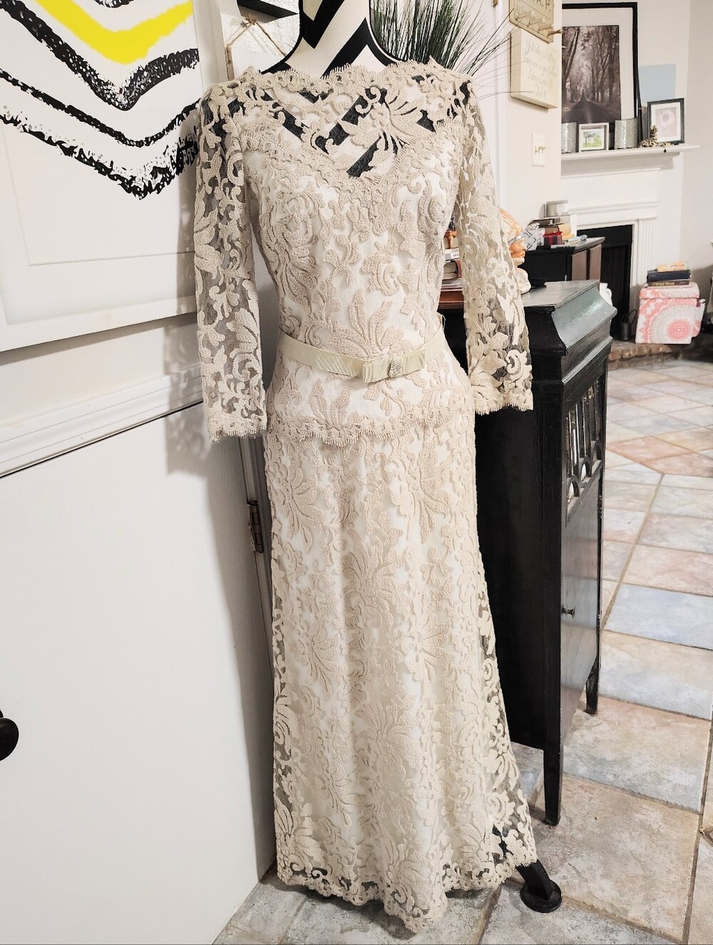 Tadashi Shoji Amberly Belted Lace Gown Women's 6 Formal Feminine Prairie Retro